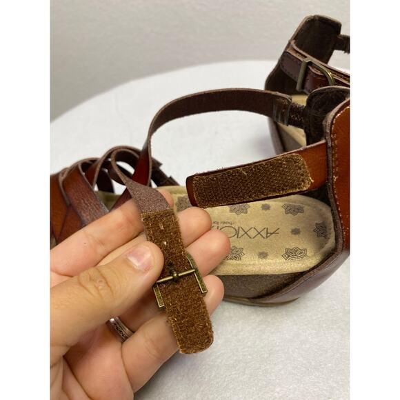 Axxiom Naomi Brown Strappy Wedge Sandals Size 7 - Picture 8 of 10